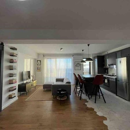Modern 2-Bedroom Apartment In New Residence ไกรโอวา ภายนอก รูปภาพ